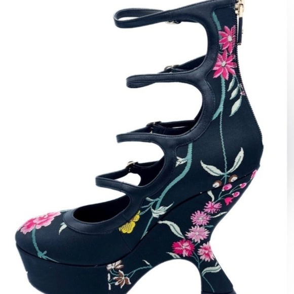 Dior 2023 Buckled Mary Jane Floral Petites Fleurs Embroidered Platform Heels - Picture 2 of 7
